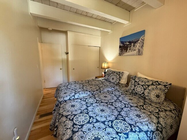 Building Photo - Centrally located townhouse in Incline Village