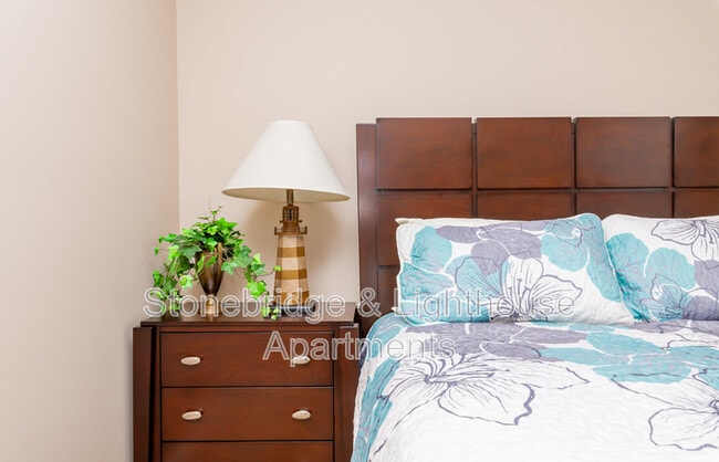 Building Photo - 201 Stonebench Cir