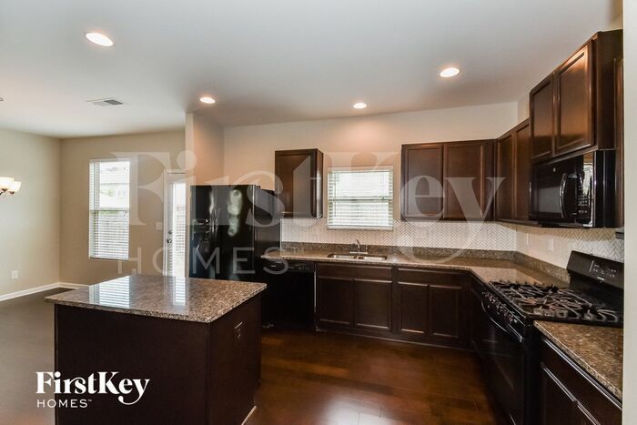 Building Photo - 584 Dasheill Ln