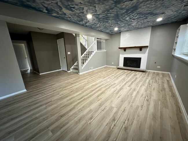 Building Photo - 2504 Brook Ln