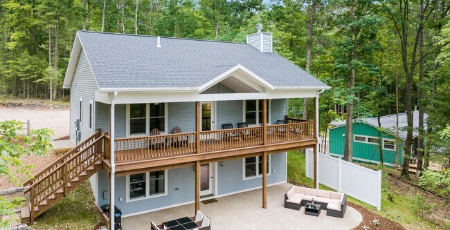 Building Photo - Tranquil Waters - Furnished Monthly Rental