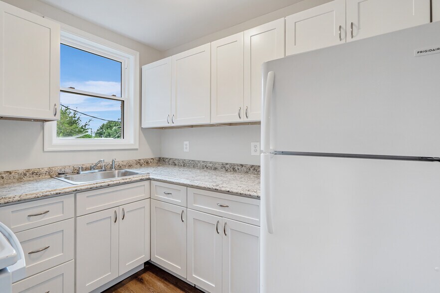 Building Photo - 1340 Pontiac Ave