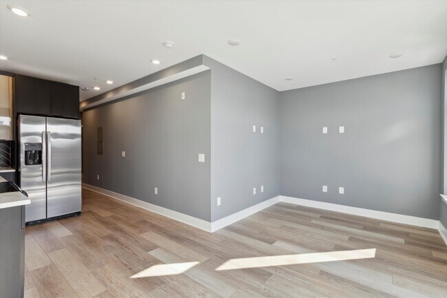 Building Photo - 1615 Poplar St