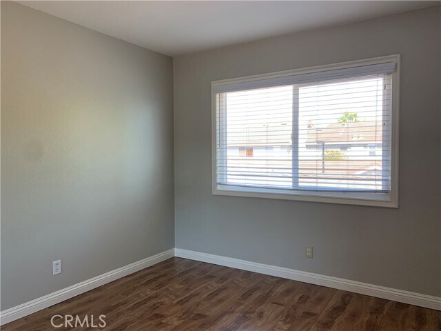 Building Photo - 662 Springbrook N
