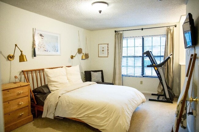 Building Photo - 7761 Falcon Rest Cir
