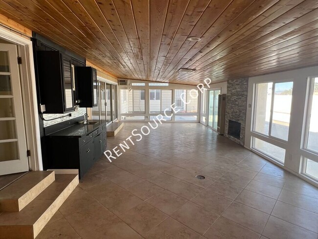 Building Photo - 3 Bedroom + Large Addition + Pool - Ranch ...