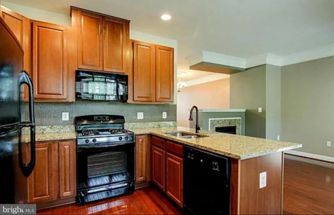 Building Photo - 2637 Glenriver Way