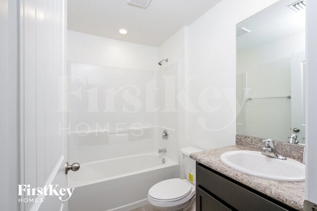 Building Photo - 4611 Belladonna Ave