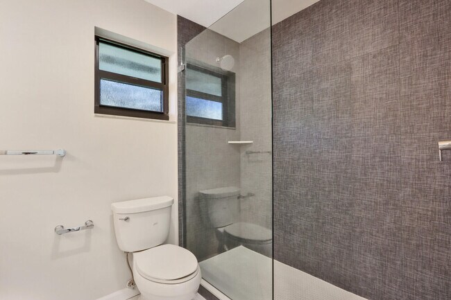 Building Photo - 85 Hickory Hill Rd