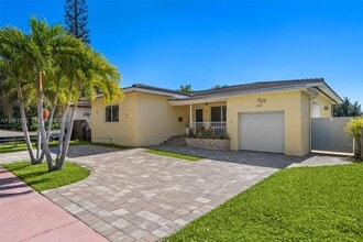 Building Photo - 404 N Shore Dr