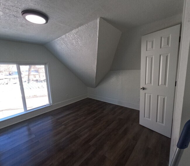 Building Photo - 1305-07 McDonald RENT/RENT-T0-OWN