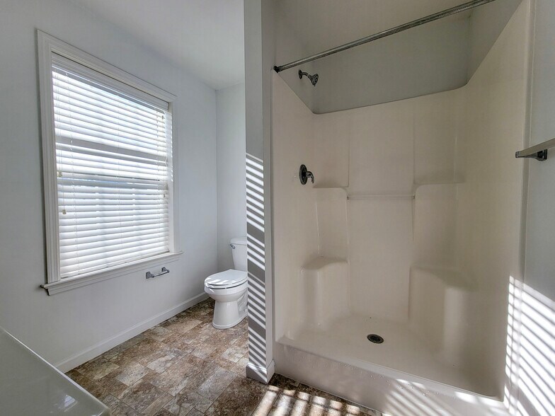 Building Photo - 749 Winding Ln