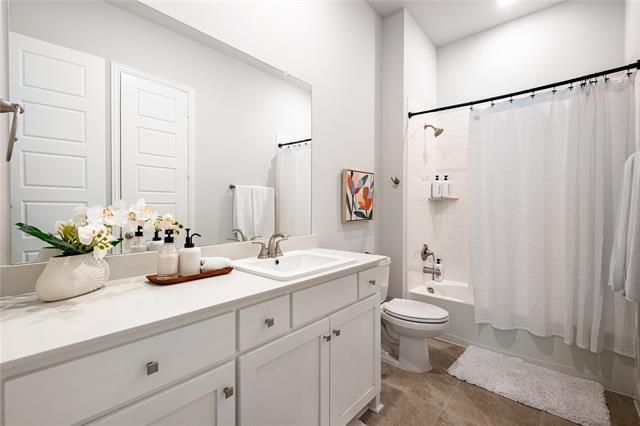 Building Photo - 2207 Santa Monica Dr