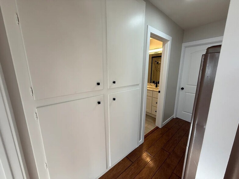 Building Photo - 2430 Fern St