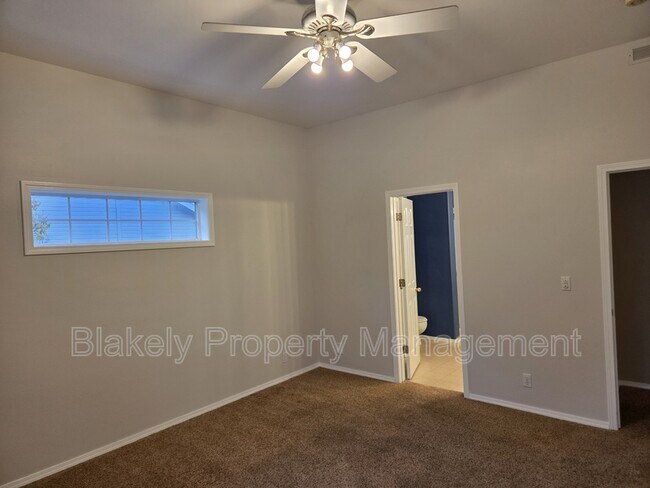 Building Photo - 917 W Greenhead St