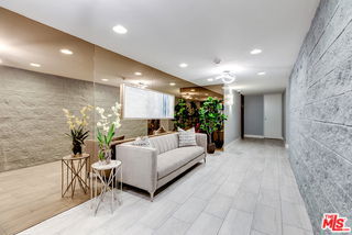 Building Photo - 320 N Maple Dr