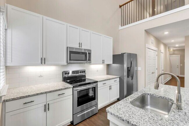 Building Photo - Modern 2 Bedroom Townhome on the Swamp Rab...