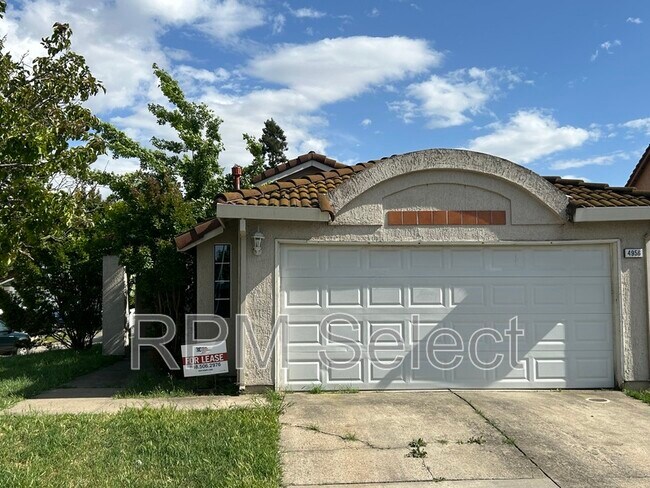 Building Photo - 4956 Villa Royale Way