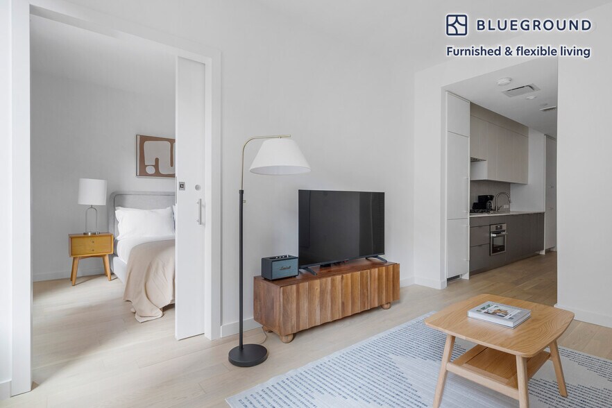 Building Photo - 241 W 28th St