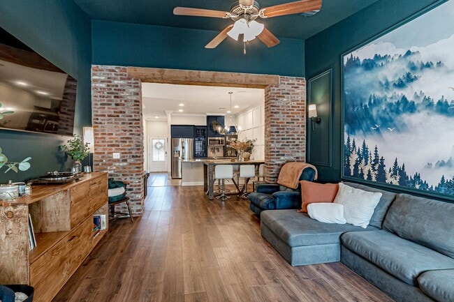 Building Photo - 2  Bedroom Townhome in a Gated Community