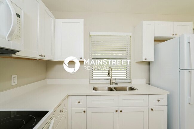 Building Photo - 820 SW 11th Pl