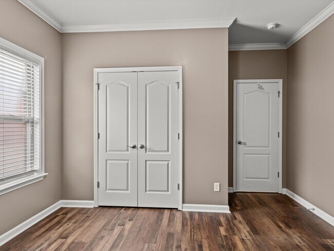 Building Photo - Beautiful Brick Home in Canebrake