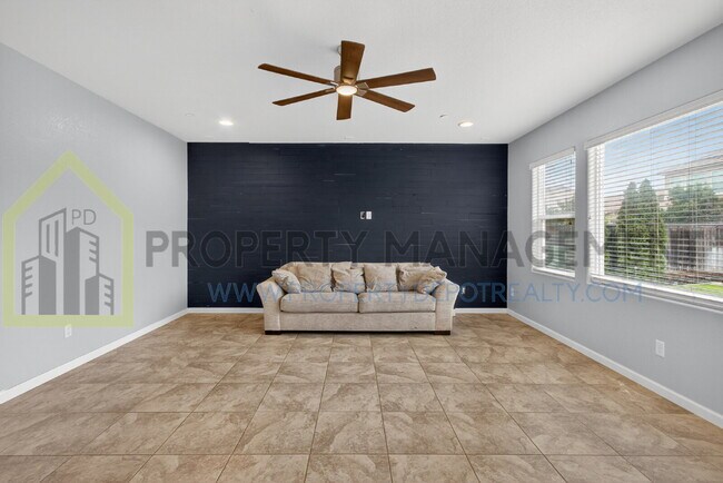 Building Photo - Spacious Elegance Awaits: 4-Bedroom Home with Hardwood Floors in Elk Grove!