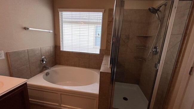 Building Photo - * Make this spacious home in Helotes off B...