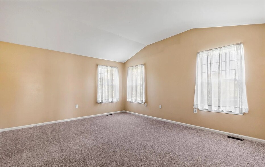 Building Photo - 387 Wheatfield Cir