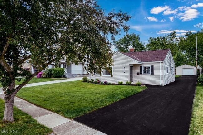 Primary Photo - 1539 Longwood Rd