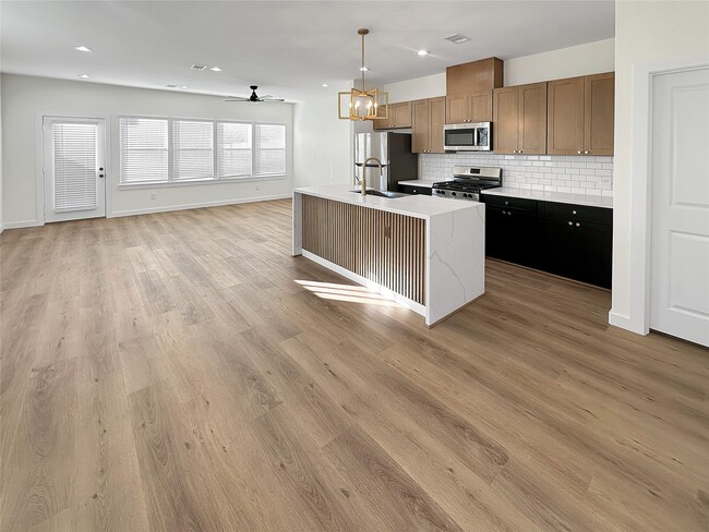 Building Photo - 6004 Bacher St