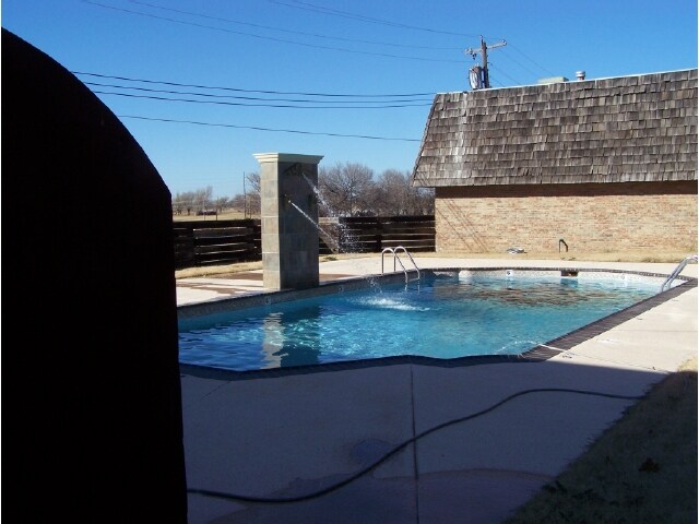 Pool - Highlander Place West