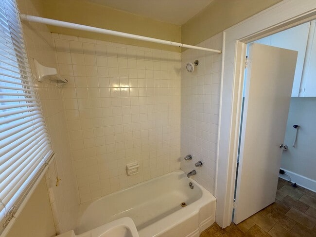 Building Photo - Mitchell College Historic District - 3BR / 4BA