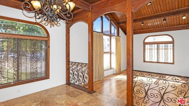 Building Photo - 12841 Landale St