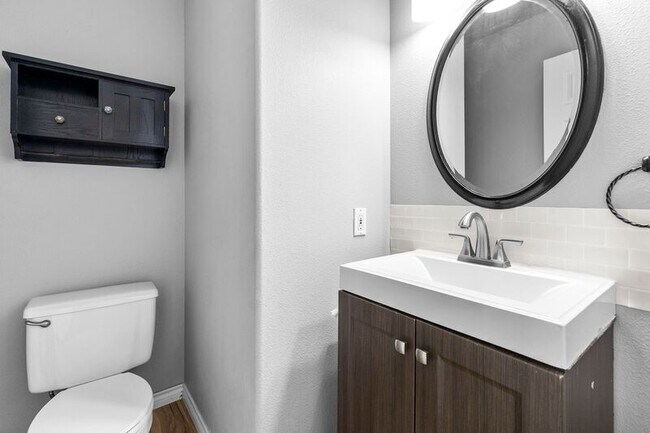 Building Photo - 700 SW 27th Way