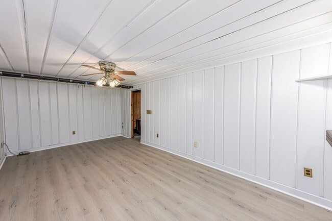 Building Photo - 1670 Hartford Tpke