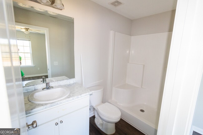 Building Photo - 218 Evans Ter