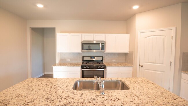 Building Photo - 5400 Greenridge Ln