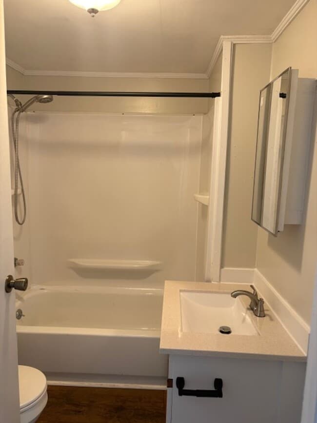 Building Photo - 5 bed and 3 bath (4 bed/2bath house) & (1 bed/1 bath home)