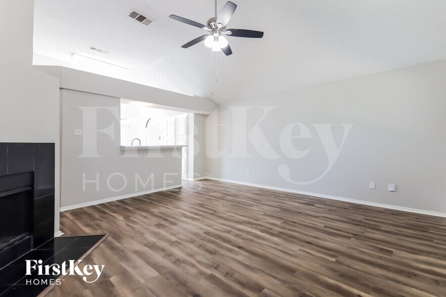 Building Photo - 701 Long Hill Ct