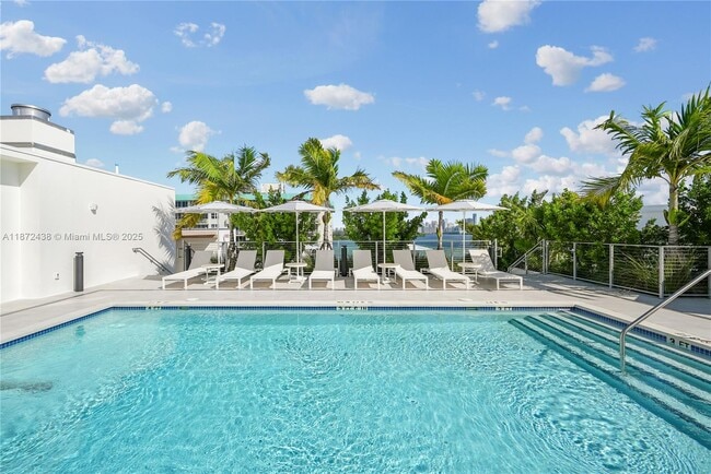 Building Photo - 10281 W Bay Harbor Dr