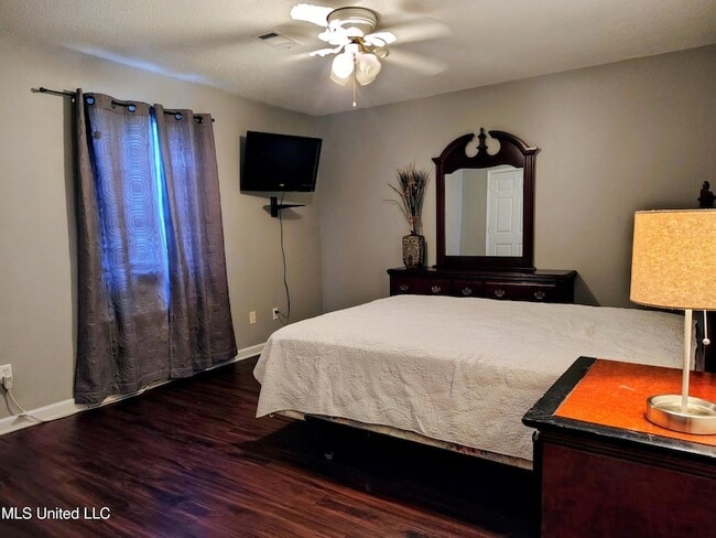 Building Photo - 5080 Gautier Vancleave Rd