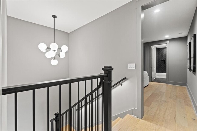 Building Photo - 807 W Park Ave