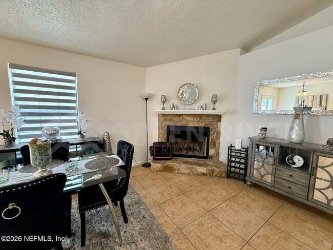 Building Photo - 7541 Allspice Cir N