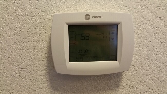 Building Photo - 409 S Broadway Ave