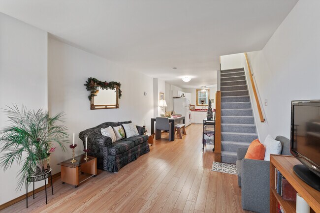 Building Photo - 3 W 1st Ave