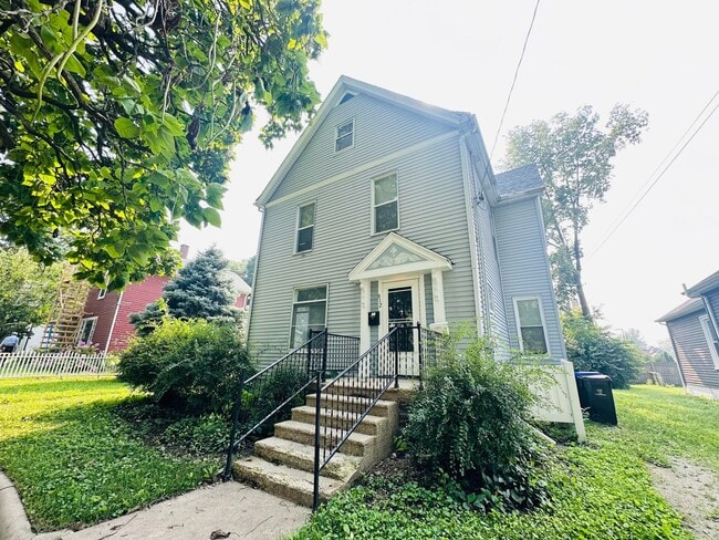 Primary Photo - 912 N Madison St