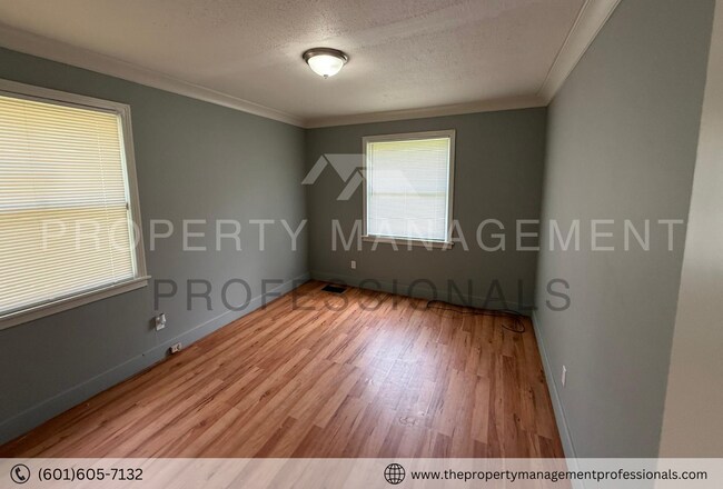 Building Photo - 348 Colonial Dr