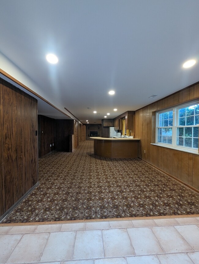 Building Photo - 201 Highland Cir