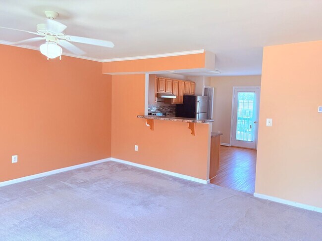 Building Photo - CENTRALLY LOCATED TOWNHOUSE - STAFFORD